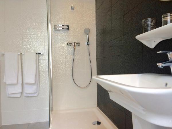 Hotel Villa Rose : photo 9 de la chambre grande chambre double supérieure sans bain à remous