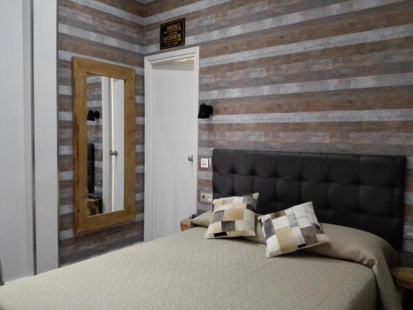 Hostal Lauria : photo 2 de la chambre petite chambre double