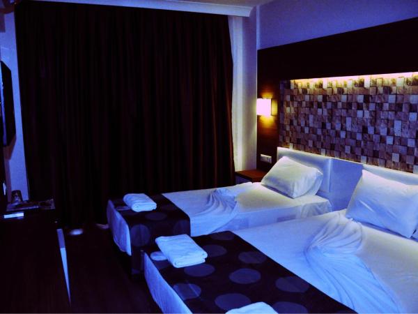 Comfort Ada Class Hotel : photo 3 de la chambre chambre familiale (2 adultes et 2 enfants)