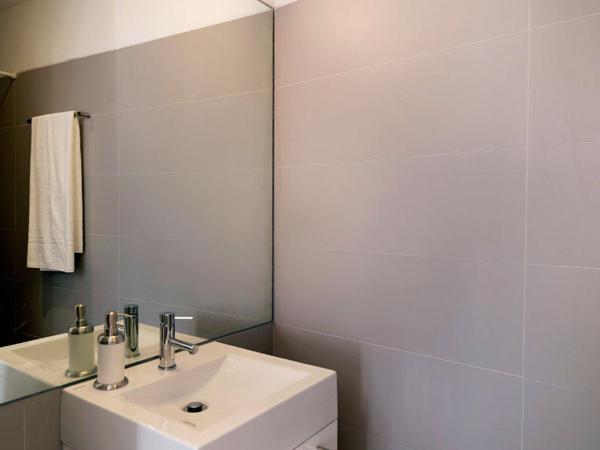 Uporto House Villa : photo 3 de la chambre chambre double avec salle de bains privative