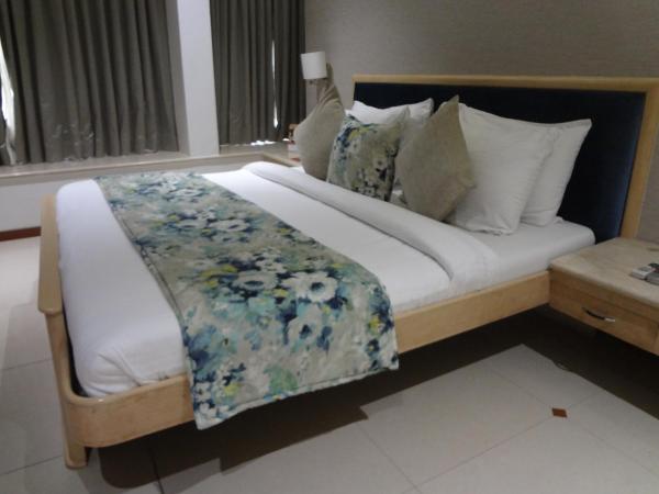 Hotel Suncity Apollo, Colaba : photo 8 de la chambre chambre deluxe double ou lits jumeaux