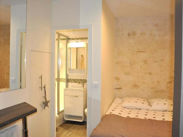 Beatrice et Emmanuel Meublé Eiffel : photo 4 de la chambre appartement - rez-de-chaussée