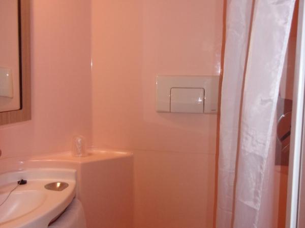 Premiere Classe Beauvais : photo 6 de la chambre chambre triple