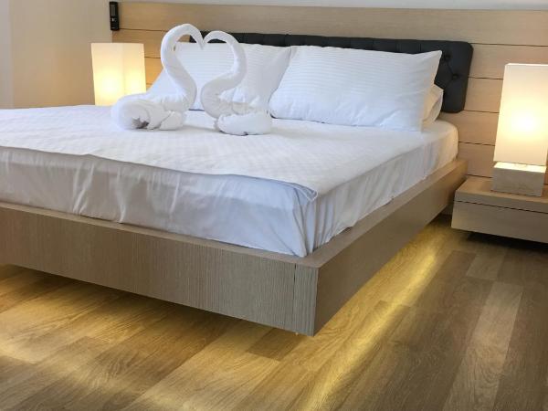 Boutique Suite Mim-A : photo 3 de la chambre appartement - vue sur piscine