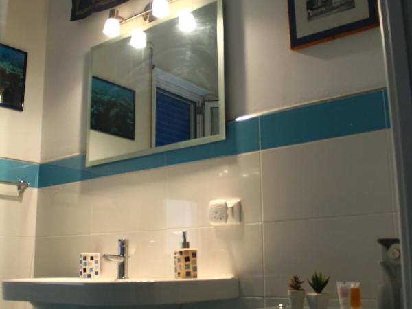 Esedra B&B : photo 4 de la chambre chambre double avec salle de bains privative