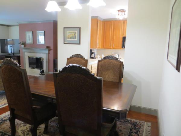 Cow Hollow Inn and Suites : photo 1 de la chambre suite 2 chambres avec lit king-size et lit queen-size