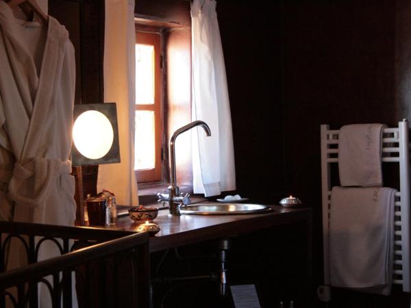 Riad Laaroussa : photo 3 de la chambre chambre double marron