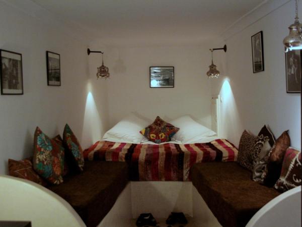 Riad Laaroussa : photo 1 de la chambre chambre double marron