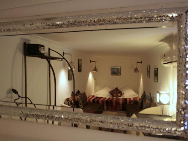 Riad Laaroussa : photo 5 de la chambre chambre double marron