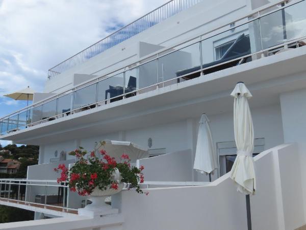 Hotel La Calanque : photo 4 de la chambre chambre double ou lits jumeaux avec terrasse - vue sur mer