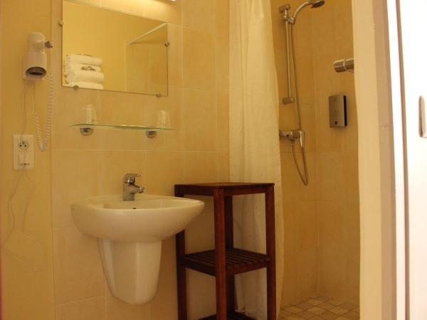 Logis Hôtel Le Manoir & Lounge : photo 10 de la chambre chambre double confort