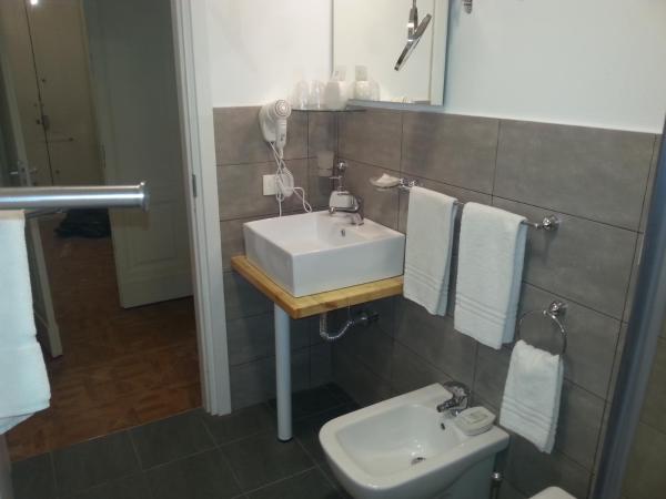 Umberto House Catania : photo 4 de la chambre chambre triple confort