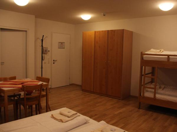 Institut St.Sebastian : photo 10 de la chambre chambre quadruple avec salle de bains privative