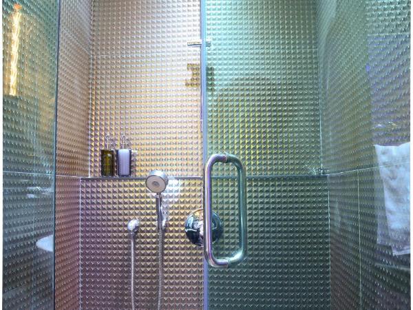 Maderla : photo 3 de la chambre chambre double avec salle de bains privative