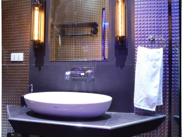 Maderla : photo 2 de la chambre chambre double avec salle de bains privative