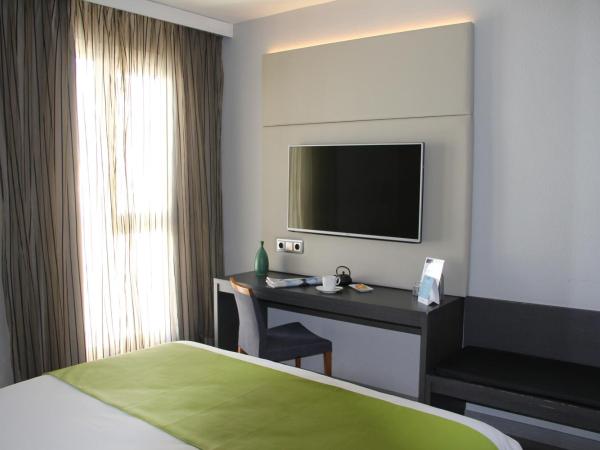 Mercure Madrid Centro : photo 6 de la chambre chambre standard avec lit d'appoint