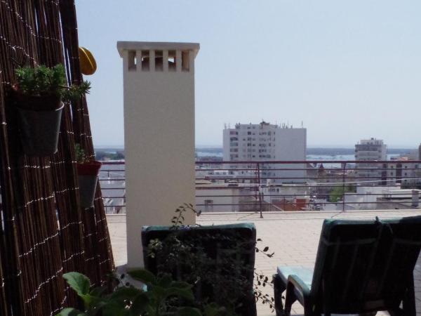 BellaVita City Faro : photo 6 de la chambre suite lit king-size avec balcon