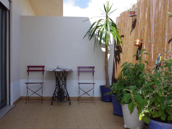 BellaVita City Faro : photo 3 de la chambre suite lit king-size avec balcon