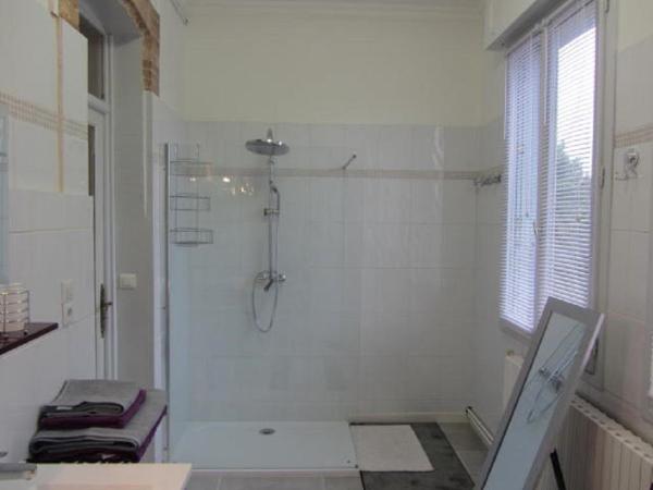 Aude Cité-City : photo 7 de la chambre chambre double avec salle de bains privative