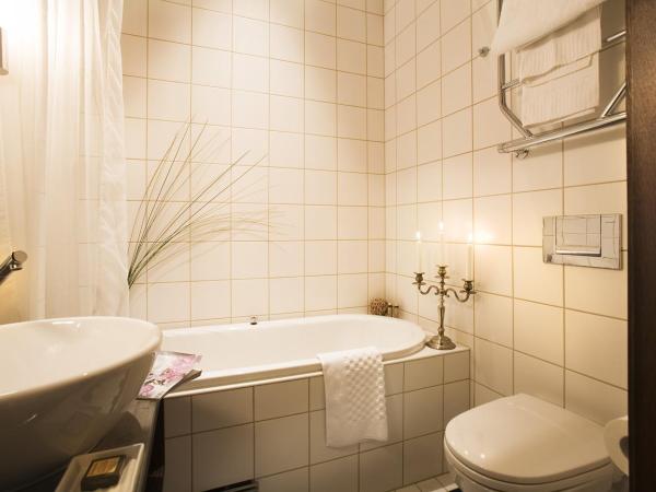 Ulfsunda Slott : photo 7 de la chambre chambre lits jumeaux standard