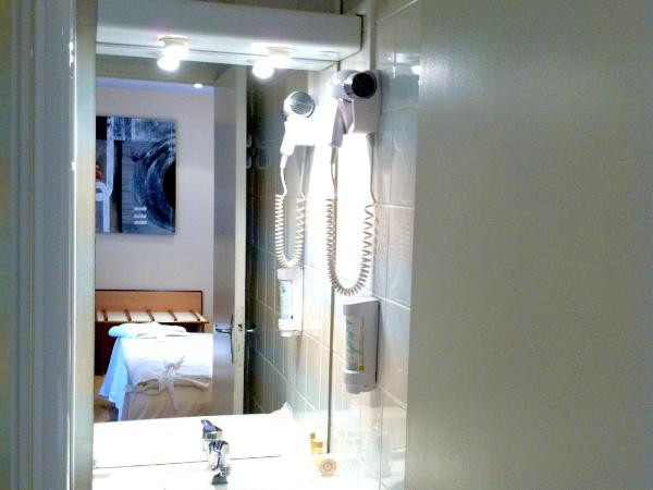 The Originals Boutique, Hôtel du Pont Roupt, Mende : photo 4 de la chambre chambre double standard avec douche