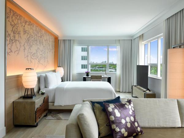 Nobu Hotel Miami Beach : photo 5 de la chambre suite junior avec lit king-size - vue sur baie