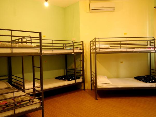 The Hive Singapore Hostel : photo 3 de la chambre chambre familiale avec salle de bains commune (8 lits)