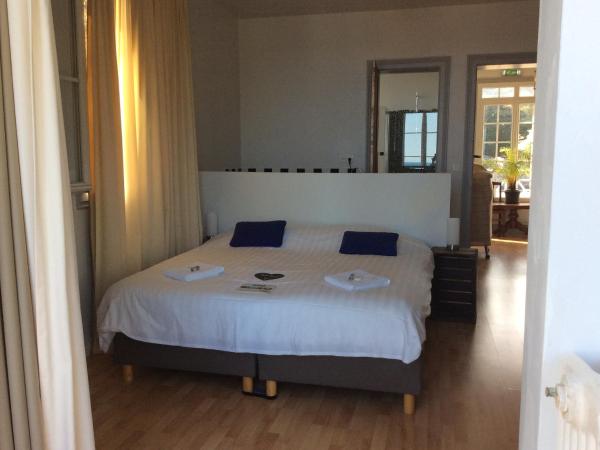 Auberge du Vieux Puits : photo 2 de la chambre chambre double - vue sur mer