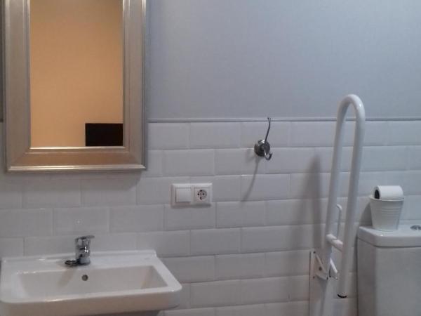 Hotel Smile & Co Hostal Boutique : photo 7 de la chambre chambre double Économique - rez-de-chaussée