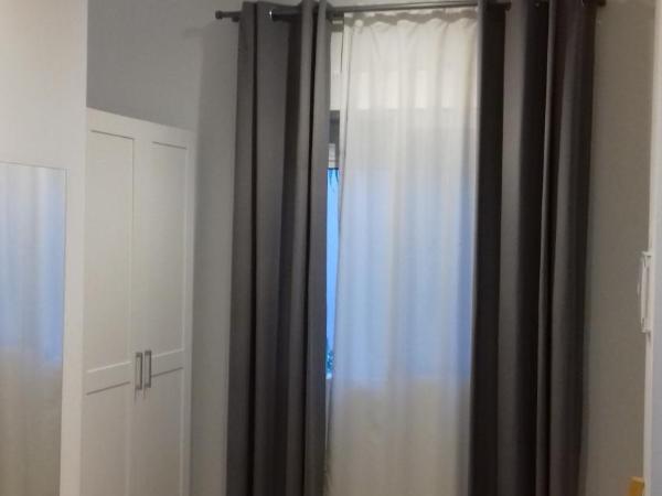 Hotel Smile & Co Hostal Boutique : photo 5 de la chambre chambre double Économique - rez-de-chaussée