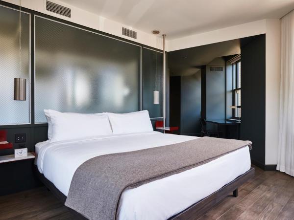 The Robey, Chicago, a Member of Design Hotels : photo 7 de la chambre suite lit king-size