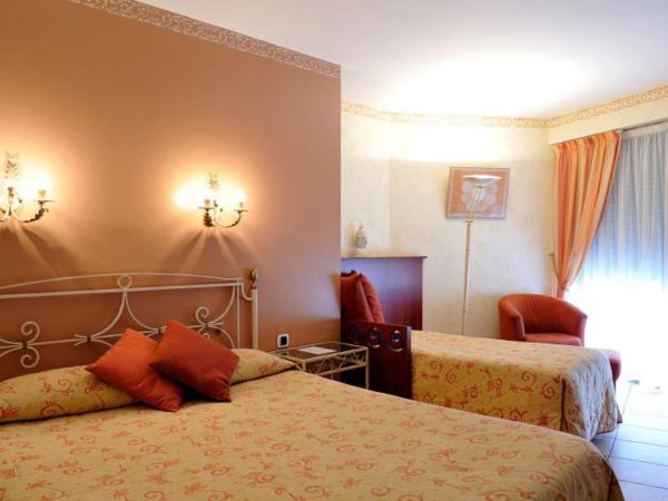 Hotel La Sapinière : photo 1 de la chambre chambre triple