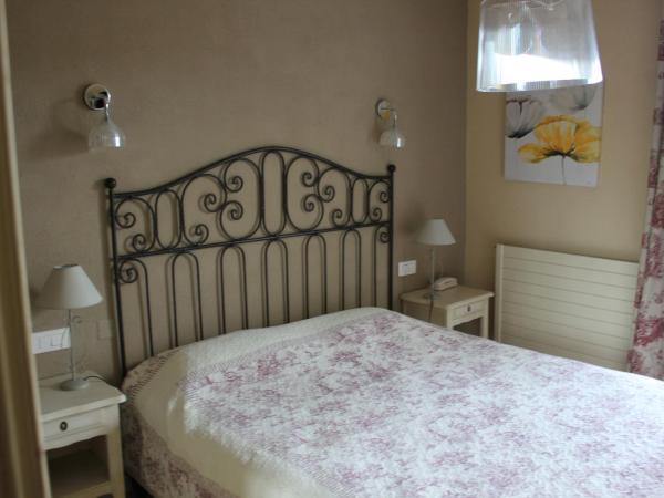 Hôtel Le Manoir : photo 10 de la chambre chambre double avec terrasse