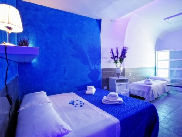 B&B Chiaia Relax : photo 10 de la chambre chambre triple confort