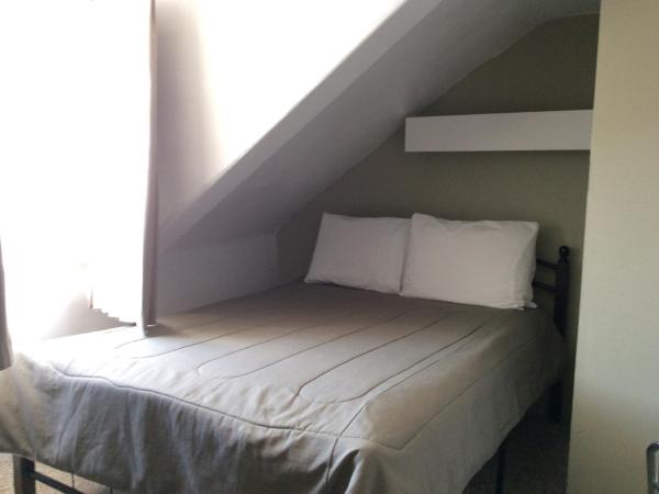 Auberge St-Louis : photo 5 de la chambre chambre standard avec lit double et salle de bains commune