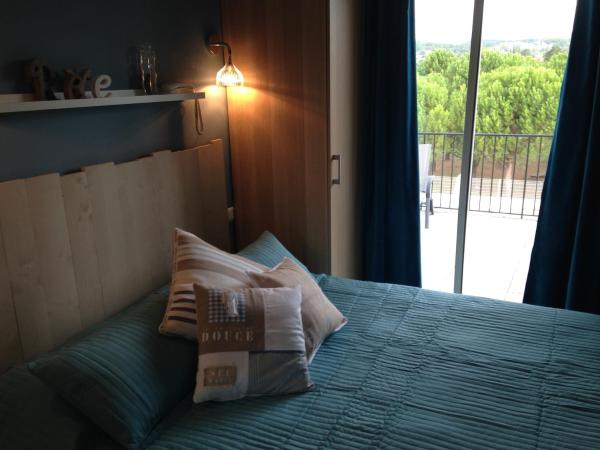 Logis Hôtel Le Manoir & Lounge : photo 8 de la chambre chambre double avec terrasse