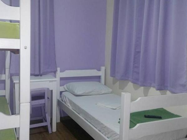 Chale Mineiro Hostel & Pousada : photo 5 de la chambre chambre triple avec salle de bains privative