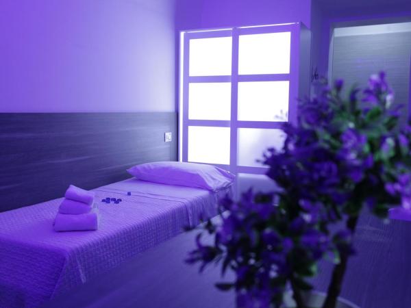 B&B Chiaia Relax : photo 7 de la chambre chambre triple confort