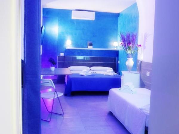 B&B Chiaia Relax : photo 5 de la chambre chambre triple confort