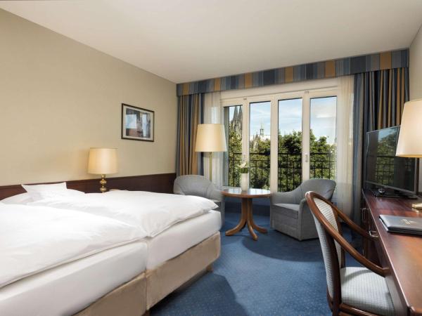 Maritim Hotel Köln : photo 2 de la chambre chambre double ou lits jumeaux supérieure - vue sur cathédrale