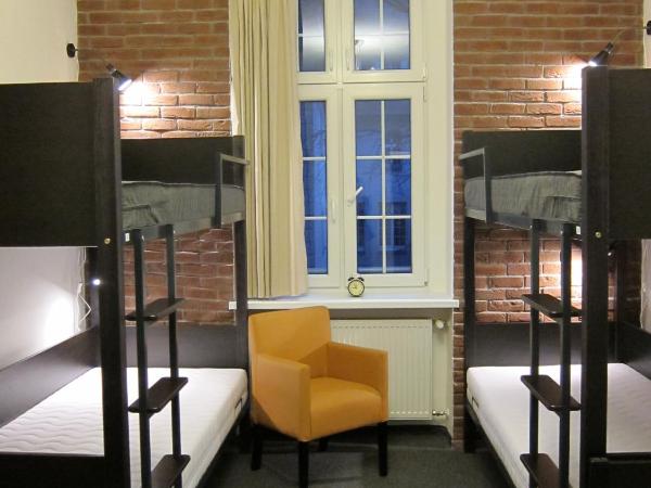 Hostel Wratislavia : photo 3 de la chambre lit dans dortoir mixte de 4 lits avec salle de bains