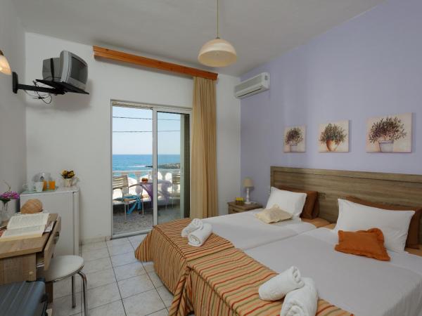 Zorbas Hotel : photo 2 de la chambre chambre double ou lits jumeaux - vue sur mer