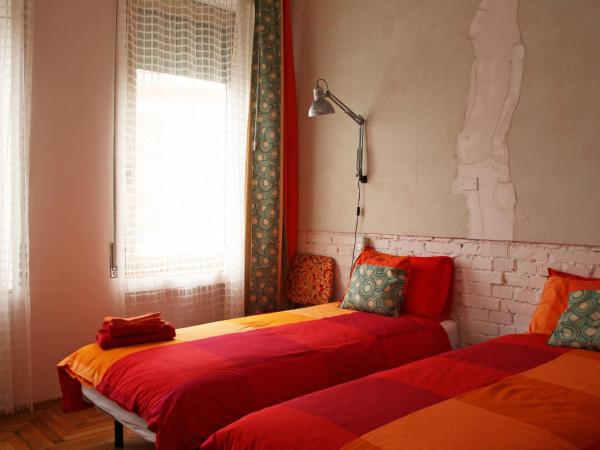 B&B Loft Padova : photo 4 de la chambre chambre double ou lits jumeaux avec salle de bains privative
