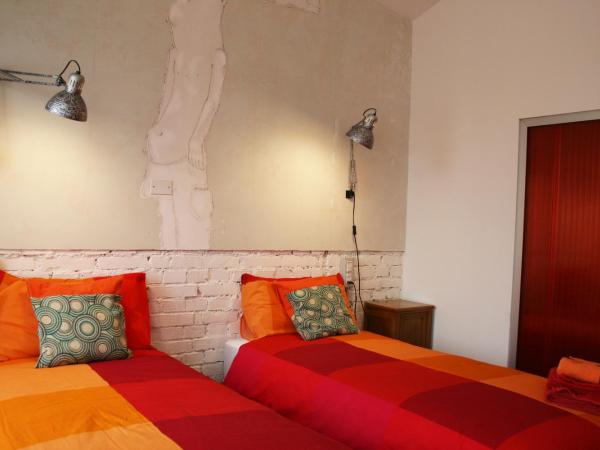 B&B Loft Padova : photo 6 de la chambre chambre double ou lits jumeaux avec salle de bains privative