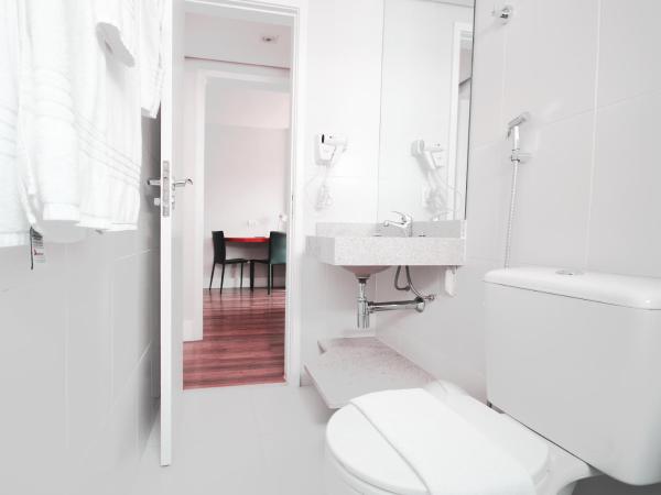 Ez Aclimação Hotel : photo 6 de la chambre appartement 2 chambres (1 lit queen-size et 2 lits simples)