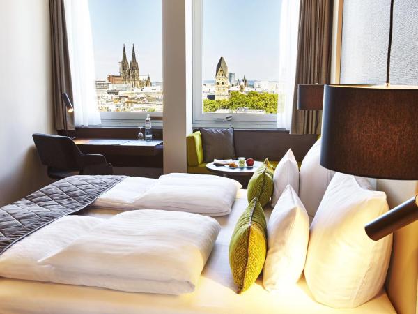 Steigenberger Hotel Köln : photo 2 de la chambre chambre double supérieure - vue sur cathédrale