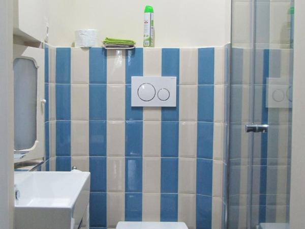 Al Porta Susa B&B : photo 2 de la chambre chambre double avec salle de bains privative extérieure