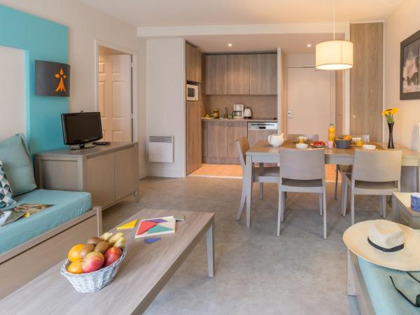Résidence Pierre & Vacances L'Archipel : photo 2 de la chambre appartement 2 chambres avec terrasse ou balcon (7 personnes)
