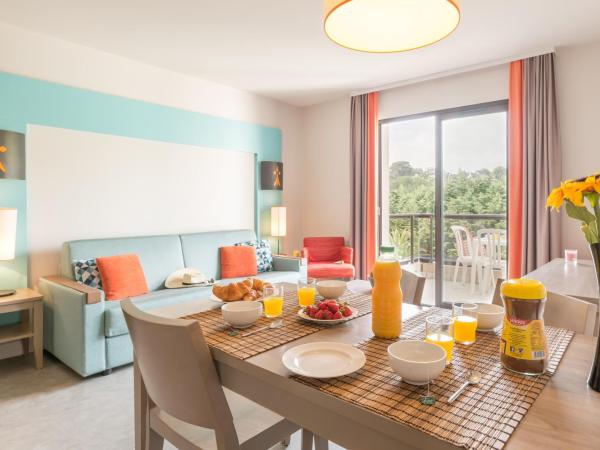 Résidence Pierre & Vacances L'Archipel : photo 6 de la chambre studio avec alcôve et terrasse ou balcon (4 personnes)