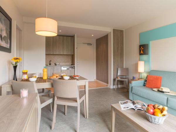 Résidence Pierre & Vacances L'Archipel : photo 3 de la chambre studio avec alcôve et terrasse ou balcon (4 personnes)